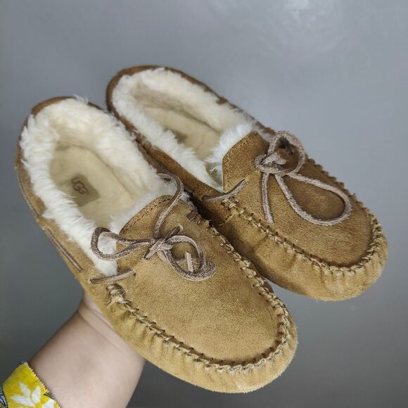 Ugg Dakota Chestnut Suede Sheepskin Slippers Moccasins - Picture 2 of 12